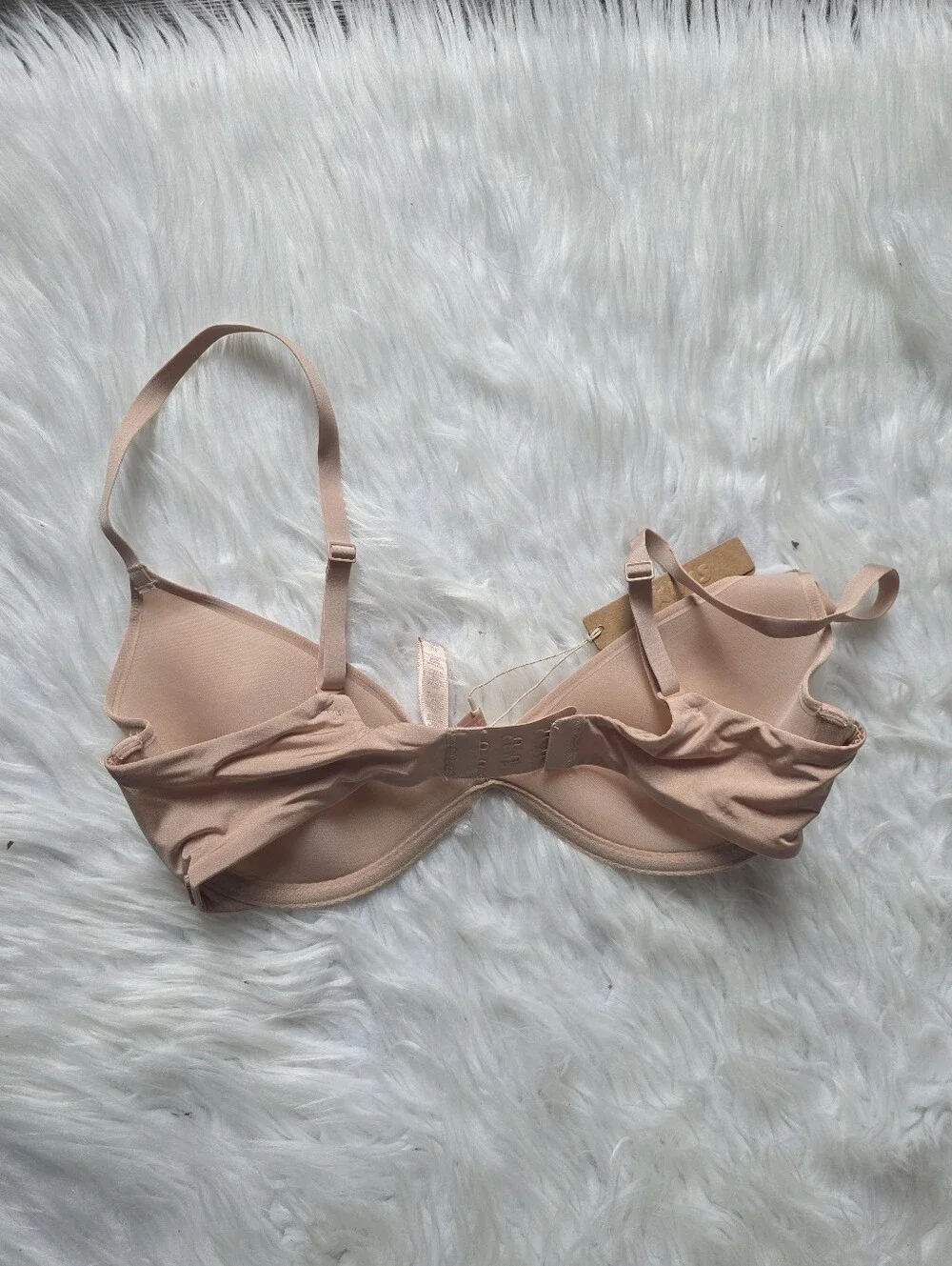 SKIMS Nude Pink T-Shirt Bra - Picture 4 of 4